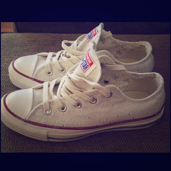 White converse - Picture 1 of 5